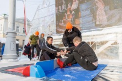 Взяли штурмом: спортсмены Екатеринбурга отметили закрытие ледового городка