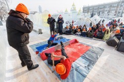 Взяли штурмом: спортсмены Екатеринбурга отметили закрытие ледового городка