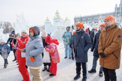 Взяли штурмом: спортсмены Екатеринбурга отметили закрытие ледового городка