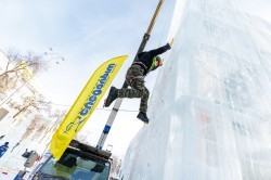 Взяли штурмом: спортсмены Екатеринбурга отметили закрытие ледового городка