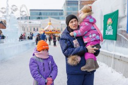 Взяли штурмом: спортсмены Екатеринбурга отметили закрытие ледового городка