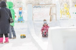 Взяли штурмом: спортсмены Екатеринбурга отметили закрытие ледового городка