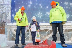 Взяли штурмом: спортсмены Екатеринбурга отметили закрытие ледового городка