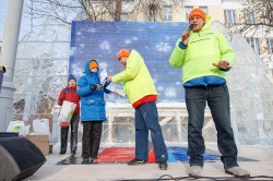 Взяли штурмом: спортсмены Екатеринбурга отметили закрытие ледового городка