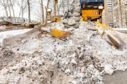 Екатеринбург стал чище на 13 тысяч тонн снега