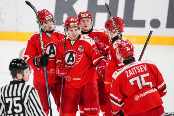 Хоккеисты «Авто» отправили 8 шайб в ворота соперников из Тюмени и почти повторили рекорд Хоккеисты «Авто» отправили 8 шайб в ворота соперников из Тюмени и почти повторили рекорд