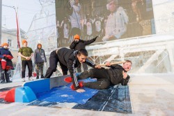 Взяли штурмом: спортсмены Екатеринбурга отметили закрытие ледового городка