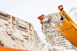 Екатеринбург стал чище на 13 тысяч тонн снега