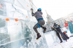 Взяли штурмом: спортсмены Екатеринбурга отметили закрытие ледового городка