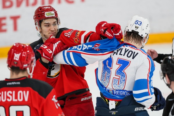 «Горняк-УГМК» разгромил на родном льду «Ладу»