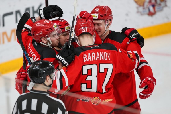 «Горняк-УГМК» разгромил на родном льду «Ладу»