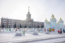 Взяли штурмом: спортсмены Екатеринбурга отметили закрытие ледового городка
