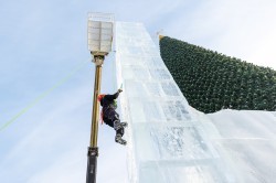 Взяли штурмом: спортсмены Екатеринбурга отметили закрытие ледового городка