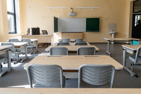 Евгений Куйвашев ввёл режим дистанционного обучения для школьников