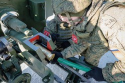 Равнение на праздник: уральские военные провели репетицию салюта Равнение на праздник: уральские военные провели репетицию салюта