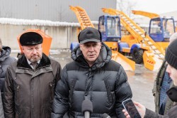 Алексей Орлов вручил коммунальщикам новую технику для уборки Екатеринбурга