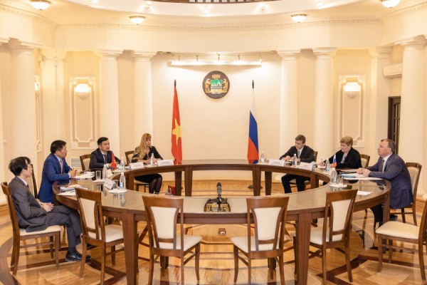 Глава Екатеринбурга и генконсул Вьетнама обсудили перспективы сотрудничества