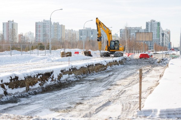 Рабочие наращивают темпы строительства трамвайной линии в Академический