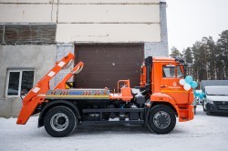 Современные автомобили пришли на смену жёлтым аварийкам Водоканала
