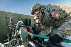 Равнение на праздник: уральские военные провели репетицию салюта Равнение на праздник: уральские военные провели репетицию салюта