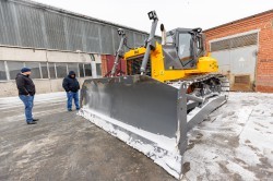 Алексей Орлов вручил коммунальщикам новую технику для уборки Екатеринбурга