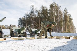 Равнение на праздник: уральские военные провели репетицию салюта Равнение на праздник: уральские военные провели репетицию салюта