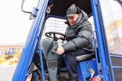 Алексей Орлов вручил коммунальщикам новую технику для уборки Екатеринбурга