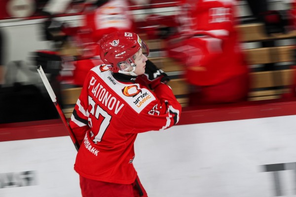 Хоккеисты «Авто» разгромили «Реактор» во втором поединке в Екатеринбурге