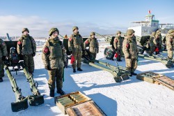 Равнение на праздник: уральские военные провели репетицию салюта Равнение на праздник: уральские военные провели репетицию салюта