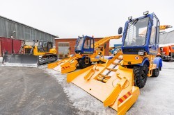 Алексей Орлов вручил коммунальщикам новую технику для уборки Екатеринбурга