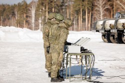 Равнение на праздник: уральские военные провели репетицию салюта Равнение на праздник: уральские военные провели репетицию салюта