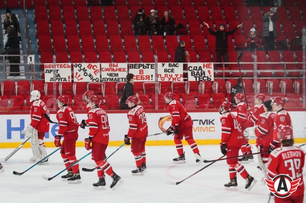 Хоккеисты «Авто» разгромили «Реактор» во втором поединке в Екатеринбурге