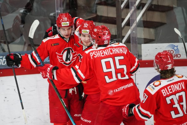 Хоккеисты «Авто» разгромили «Реактор» во втором поединке в Екатеринбурге