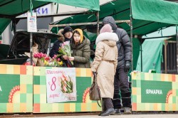Цветочная ярмарка в центре Екатеринбурга всё-таки открылась