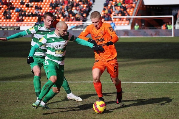 Футбол: «Урал» дал бой «Ахмату» в первом домашнем матче года
