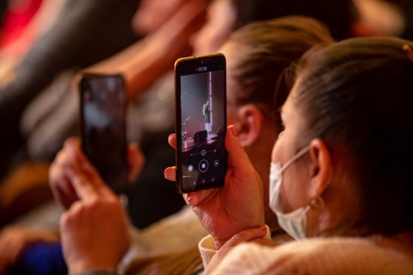 Чем заняться в праздничные дни? Посетить концерт и выставку, погулять по парку