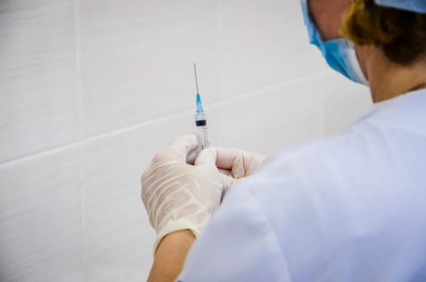 Врач назвал главные ошибки граждан при ревакцинации от COVID-19