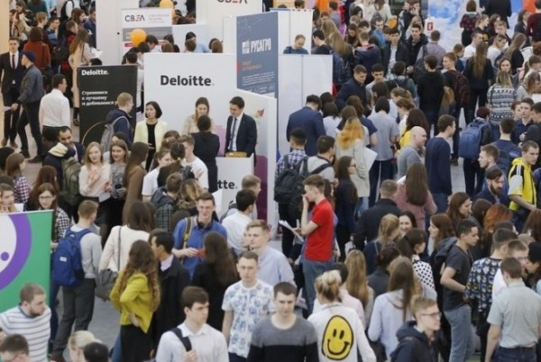 Городские власти добились оформления трудовых отношений с 480 работниками