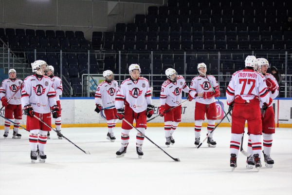 Хоккеисты «Авто» одержали уверенную победу в Оренбурге