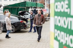 Цветочная ярмарка в центре Екатеринбурга всё-таки открылась