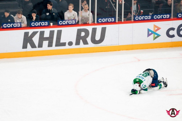«Автомобилист» начал плей-офф с победы: драки, голы Спронга и рок-н-ролл (ФОТО, ВИДЕО)